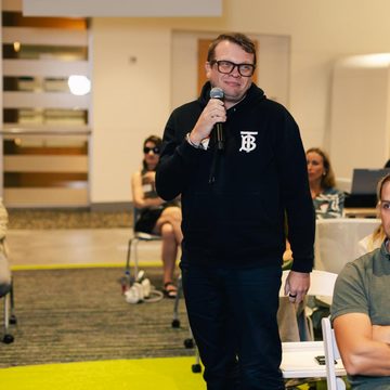 Serge Bulaev speaking to an audience